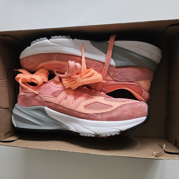 New Balance 990 V6 - Picture 7 of 8